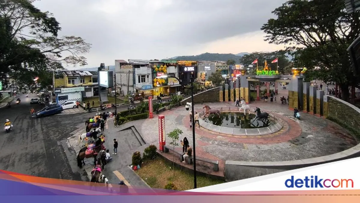 Alun-Alun Kuningan: Ruang Publik yang Hidup di Bawah Bayang Gunung Ciremai