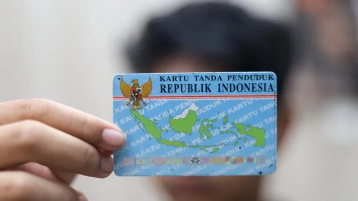 Penggunaan Warna Latar Foto KTP dan Artinya