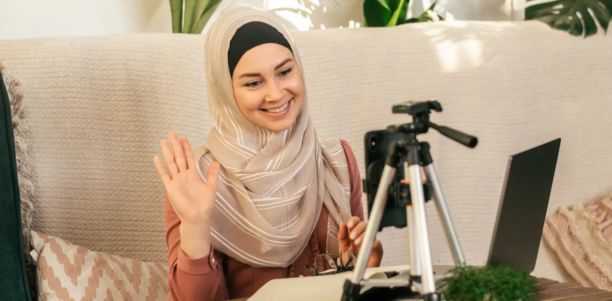 Negosiasi Identitas Perempuan Muslim di Instagram: Kesalehan dan Kecantikan