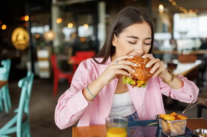 Mukbang: Fenomena Makan yang Menjadi Kontroversi Global
