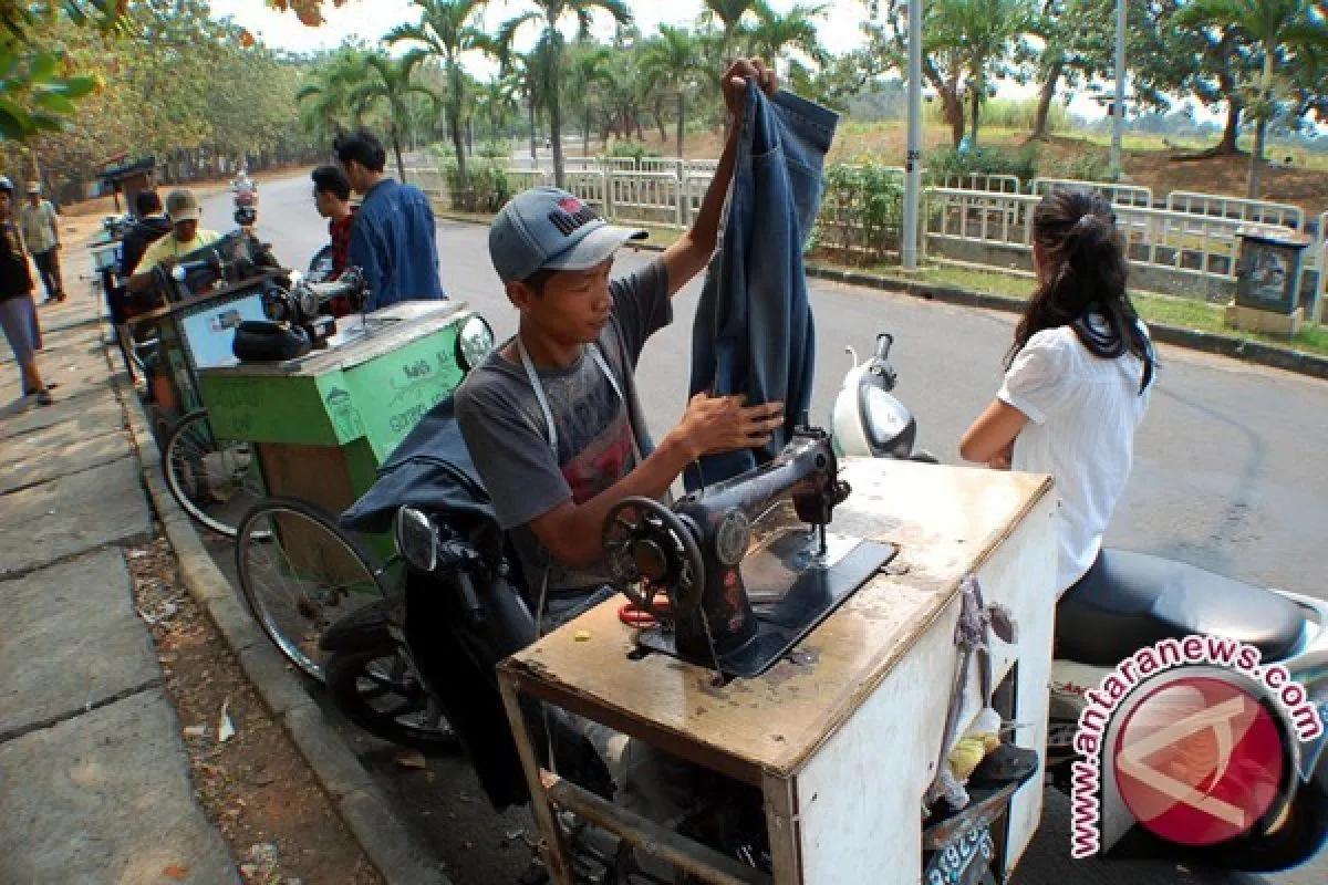 Bang Jablai: Penjahit Keliling yang Gigih Mencari Rezeki
