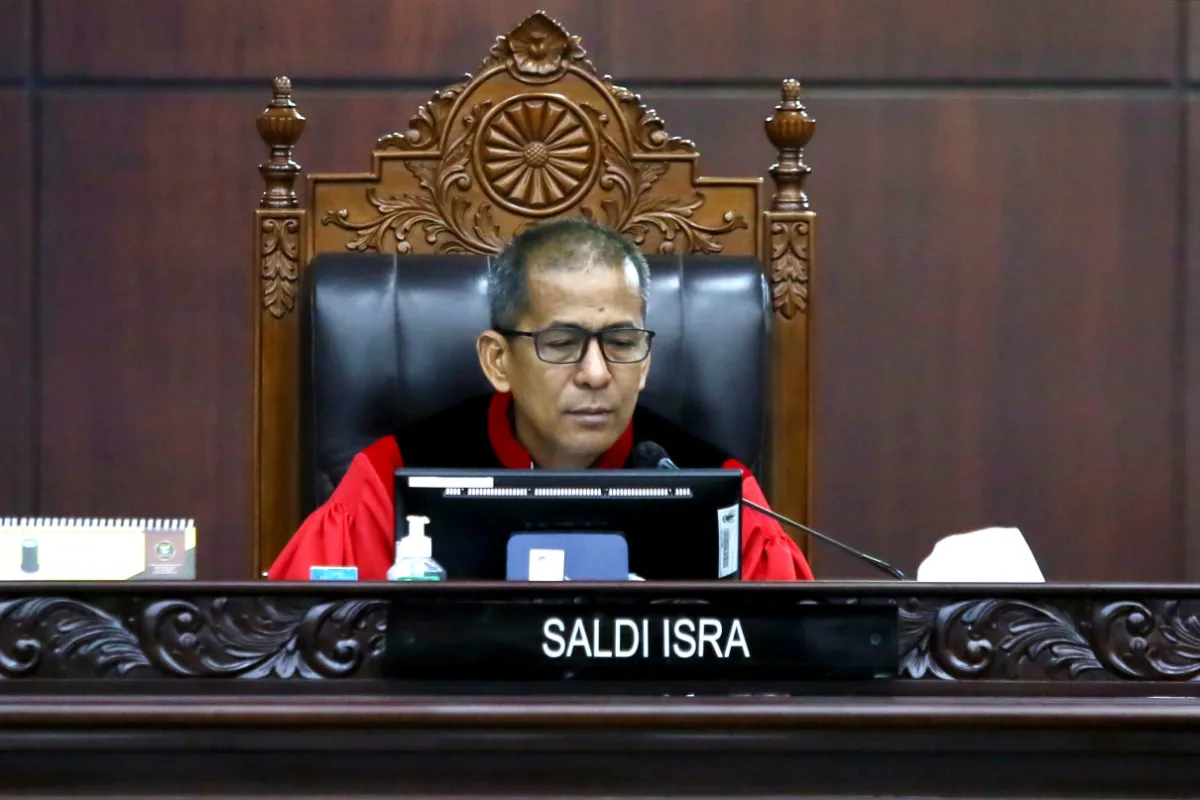 Hakim MK Saldi Isra Menjadi Trending Topic Usai Kritik Keputusan Terkait Batas Usia Capres-Cawapres