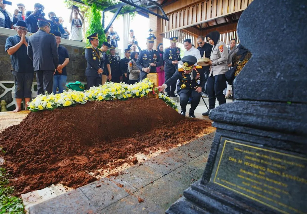 Kapolri Kenang Pesan Inspiratif Eyang Meri di Pemakaman