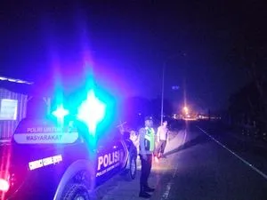 Cegah Balap Liar dan Kriminalitas, Polsek Sampang Kota Gelar Blue Light Patrol di Jalur Desa Panggung