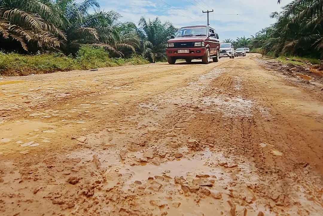 Warga Bukit Makmur dan Bukit Raya Usulkan Pengaspalan Jalan Poros dalam Reses DPRD Kalteng