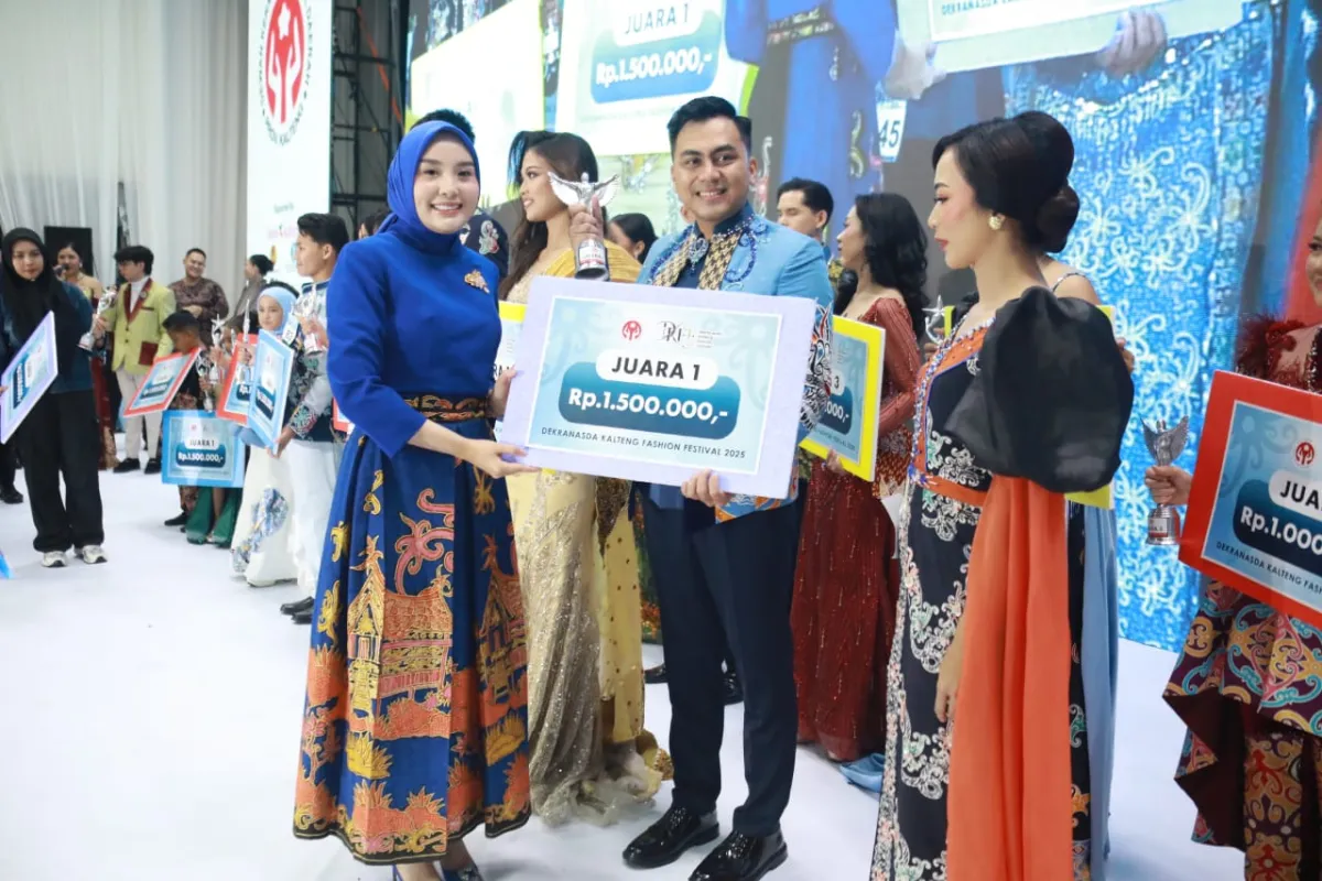 Lomba Fashion Show Dekranasda Kalteng Soroti Wastra Lokal