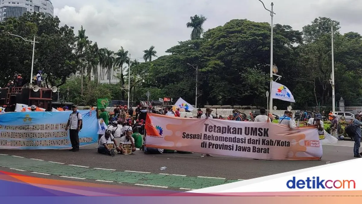 Buruh Jakarta Kembali Demo dengan Tiga Tuntutan Utama