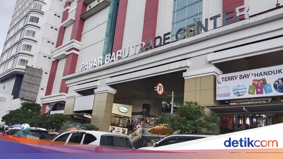 Pasar Baru Bandung Lesu: Kunjungan Turun hingga 70 Persen, Pedagang Mengaku Sepekan Belum Untung