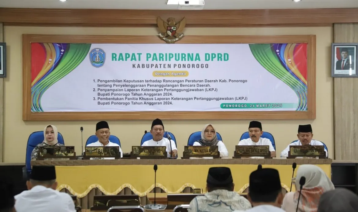 Plafon Ruang Sidang DPRD Ponorogo Rusak, Rapat Paripurna Dipindah ke Aula Bappeda Litbang