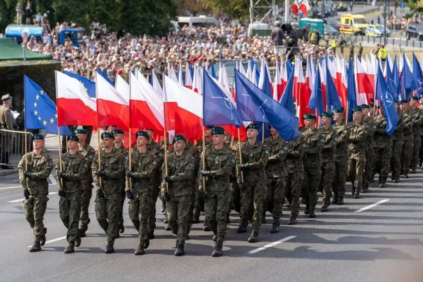 Uni Eropa Serukan Pembentukan Tentara Permanen 100.000 Personel untuk Otonomi Militer