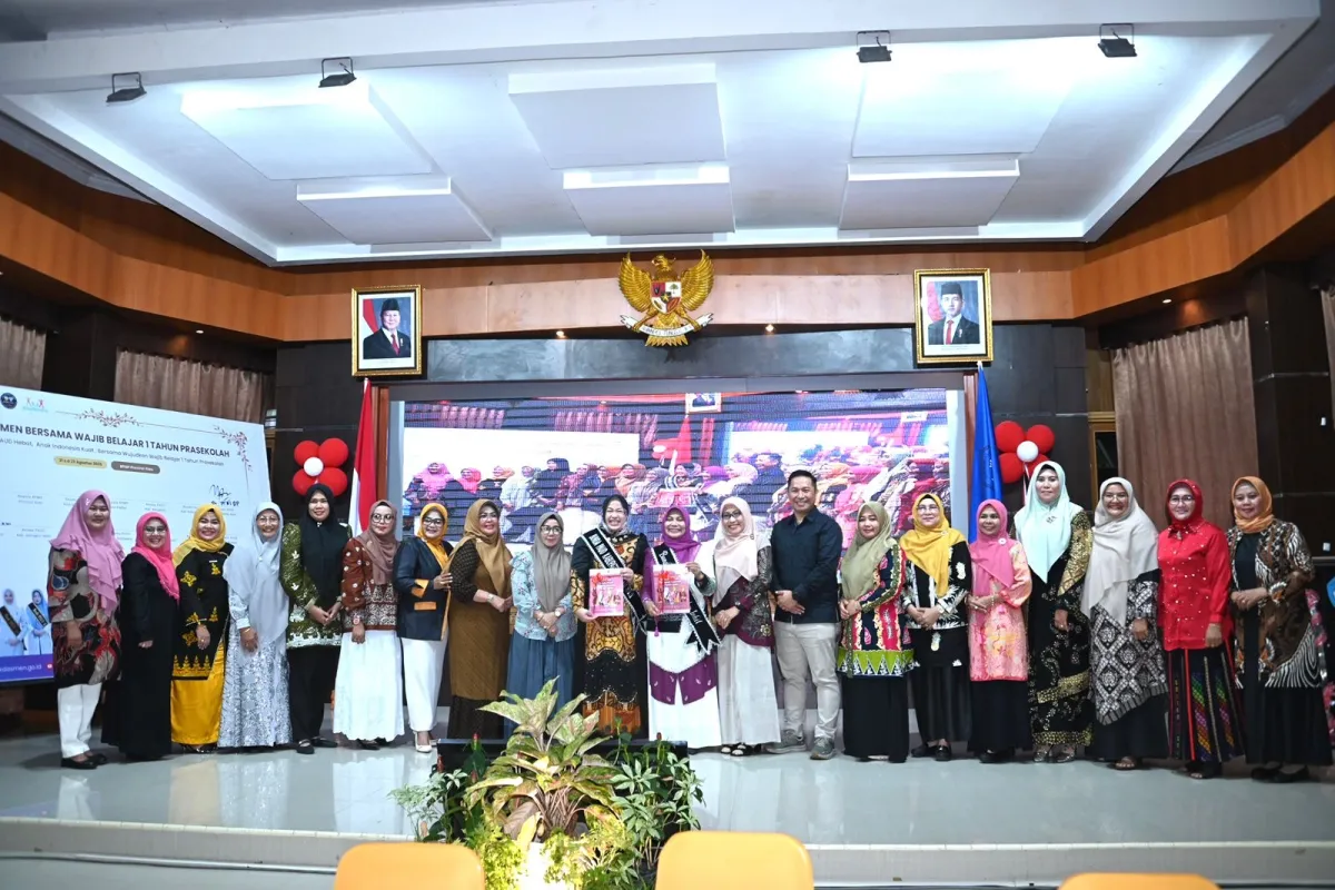 Hj. Akna Juita Wakili Bengkalis dalam Gala Dinner Penguatan Bunda PAUD Riau