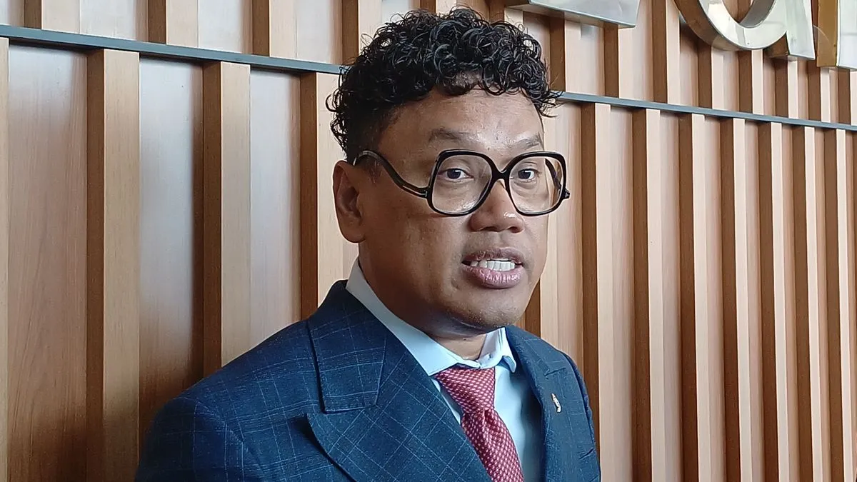 Uya Kuya: Kontroversi Joget di Sidang MPR dan Jejak Kariernya