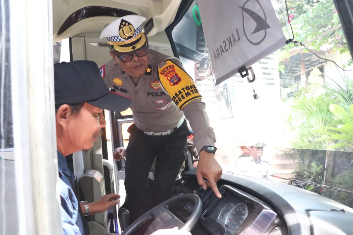 Polda Kaltim Intensifkan Ramp Check Kendaraan Umum untuk Keselamatan Lalu Lintas