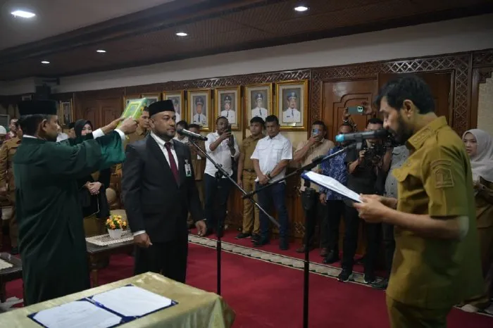 Gubernur Aceh Resmi Lantik Direktur Utama Bank Aceh Syariah