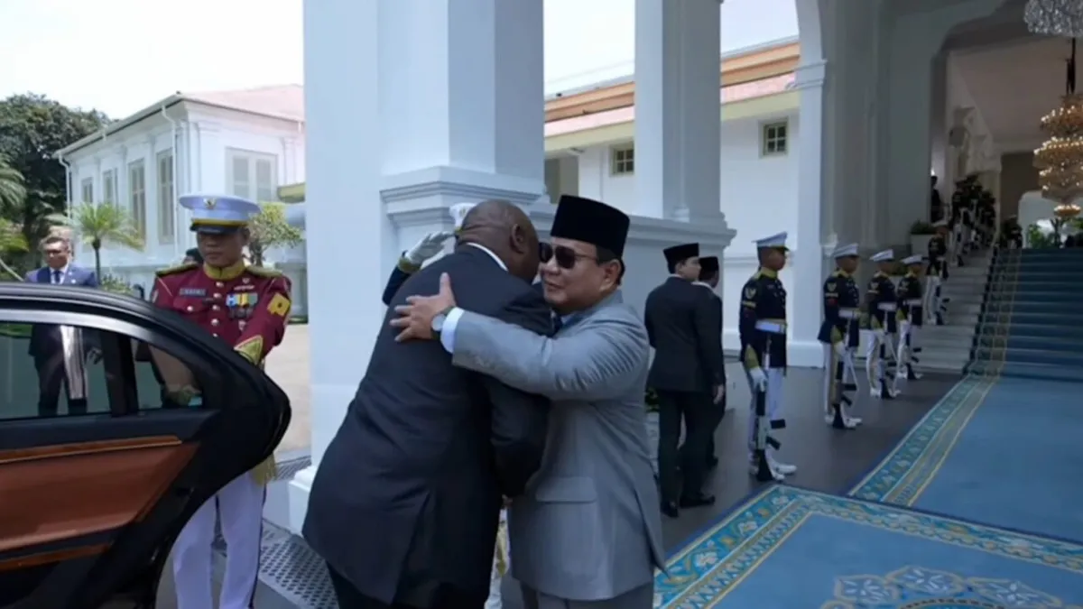 Prabowo Sambut Kedatangan Presiden Afrika Selatan Ramaphosa dengan Hangat
