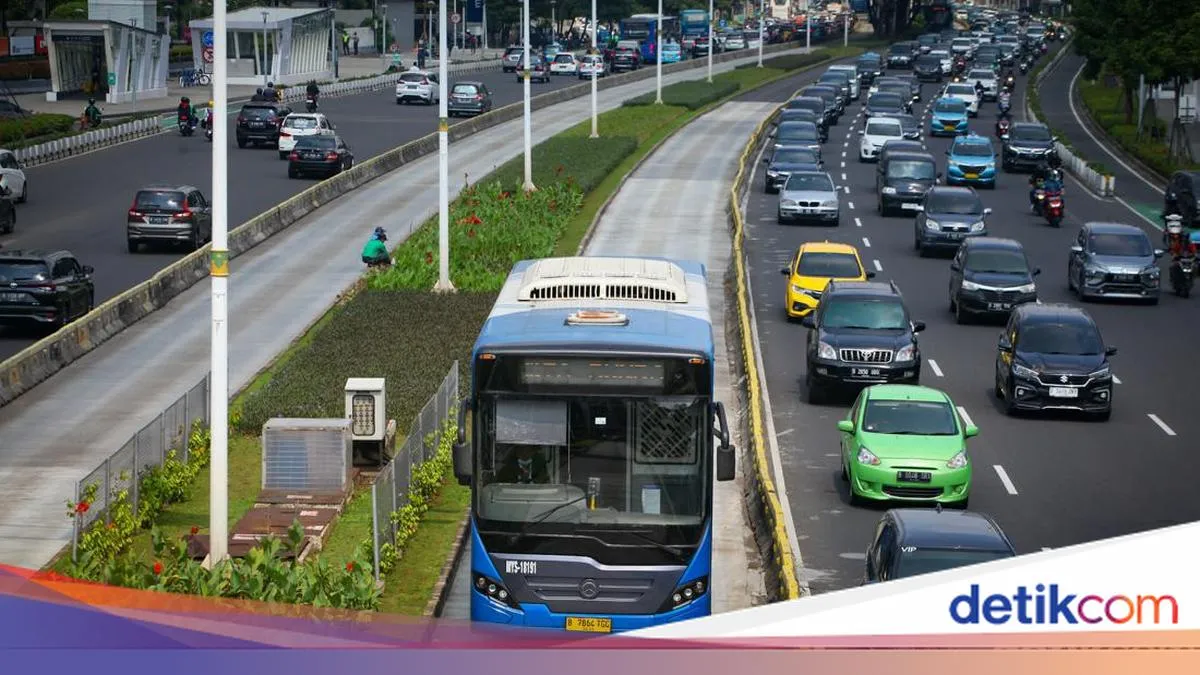 Dishub DKI Ingatkan Pengendara Usai Seleb TikTok Terjebak di Jalur Busway