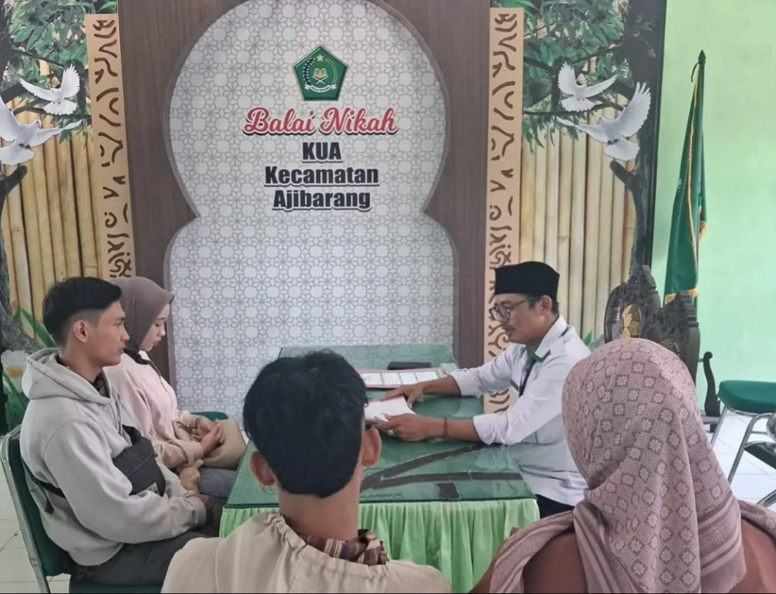 Penyuluh KUA Ajibarang Beri Tiga Tips Rumah Tangga Harmonis bagi Dua Pasang Catin