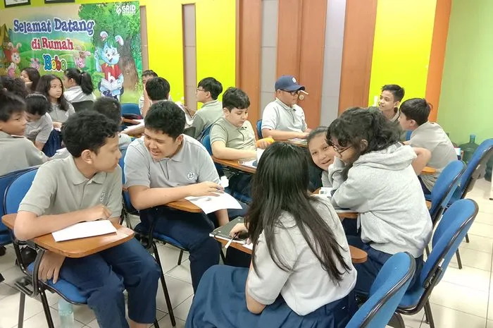Siswa SMP Al Jabr Islamic School Belajar Proses Pembuatan Majalah di Rumah Bobo