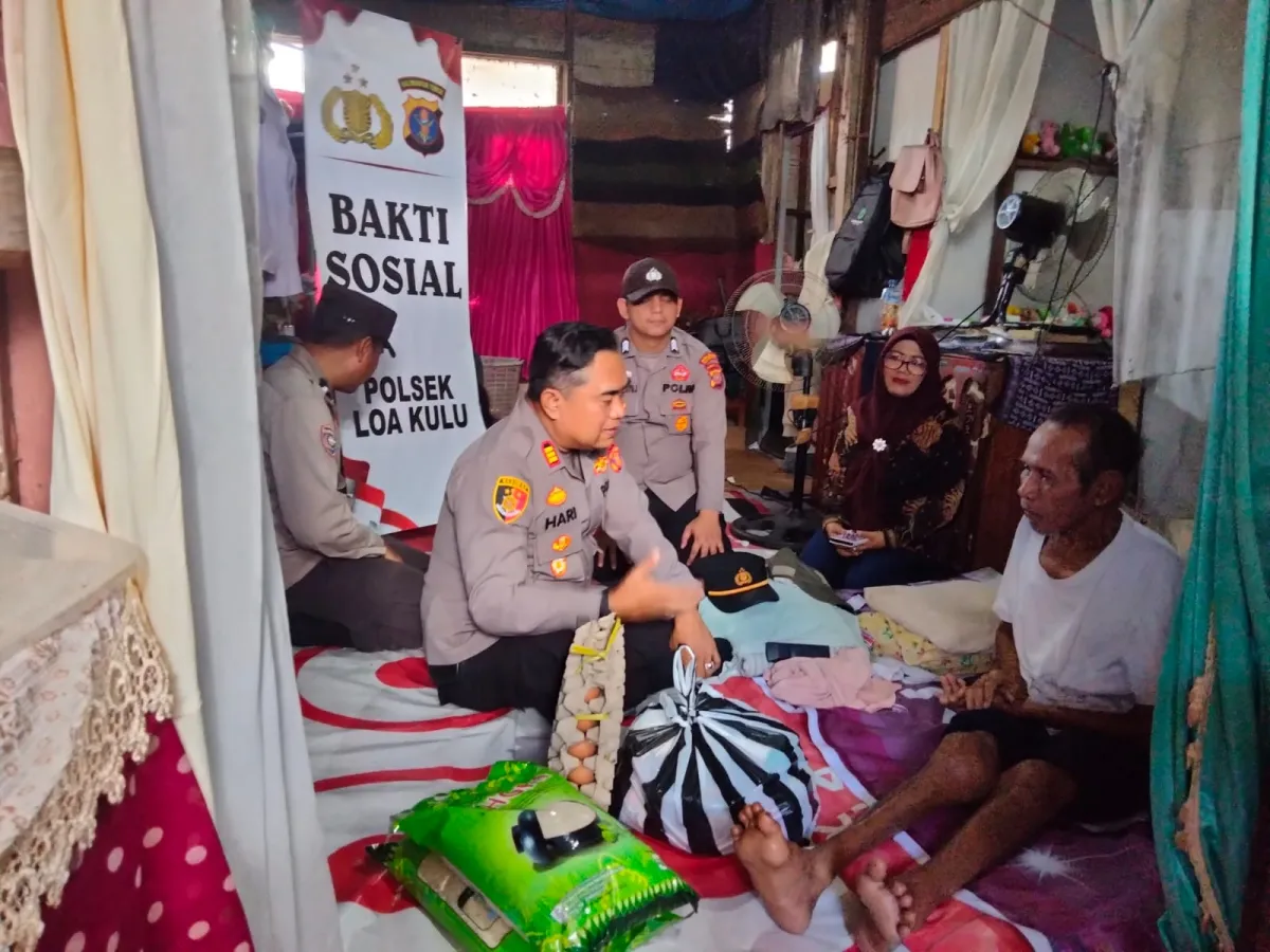 Polsek Loa Kulu Berikan Bantuan Sosial kepada Warga Rempanga