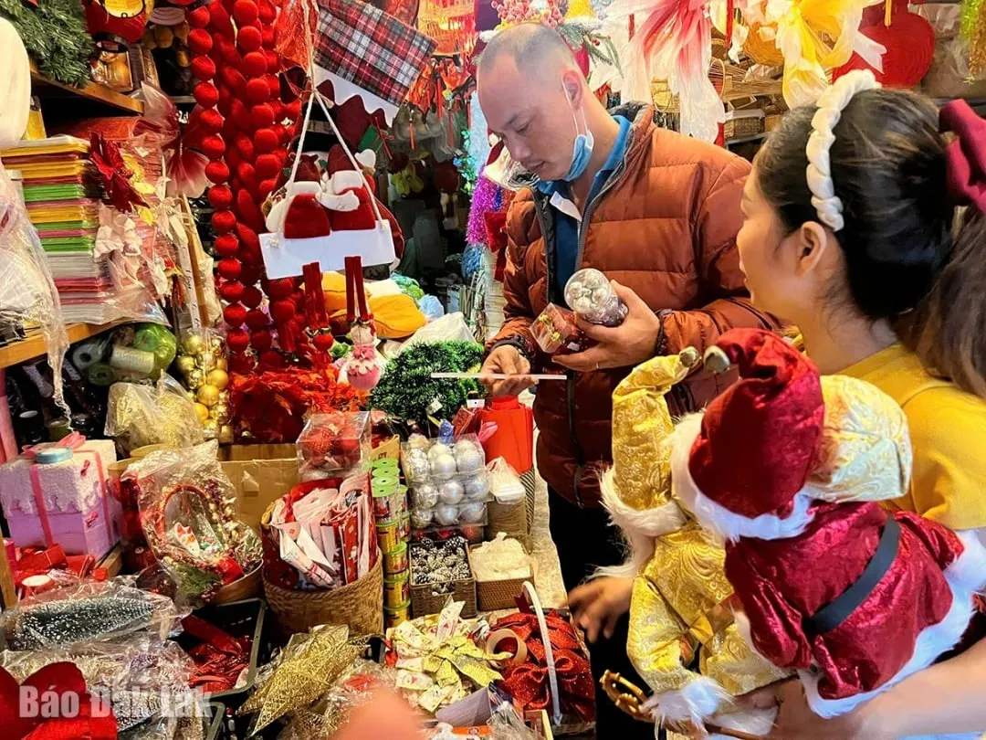 Dekorasi Natal Tahun Ini: Tren Warna Baru dan Aksesori Menarik