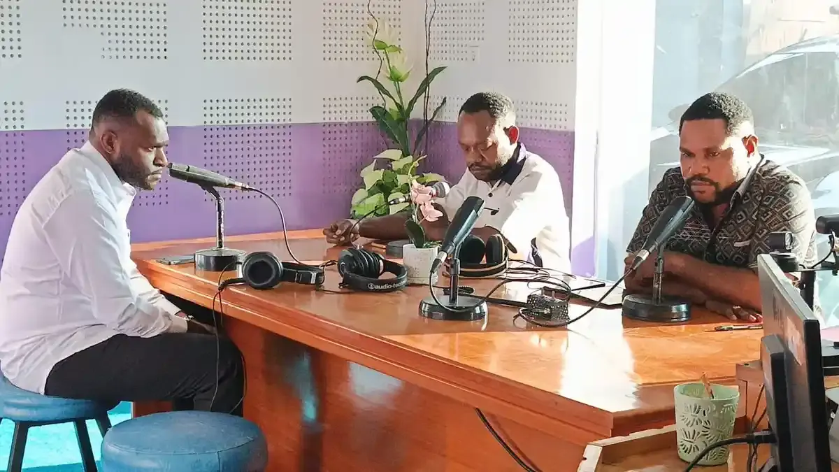 Velix Wanggai dan Ari Sihasale Hadiri Forum Bisnis di Nabire