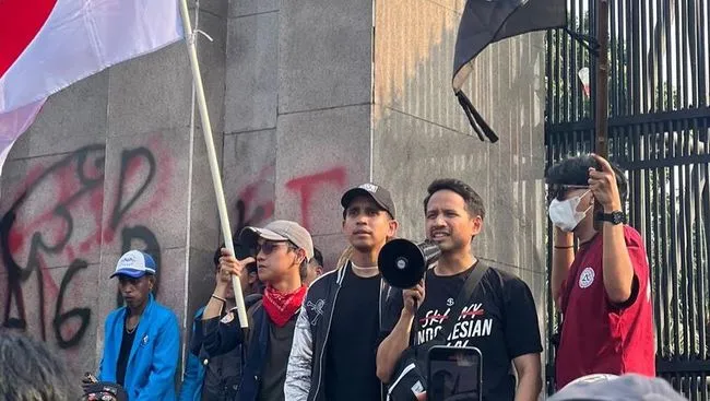 Selebritas Turun ke Jalan Ikut Suarakan Aspirasi Rakyat dalam Aksi Demo DPR