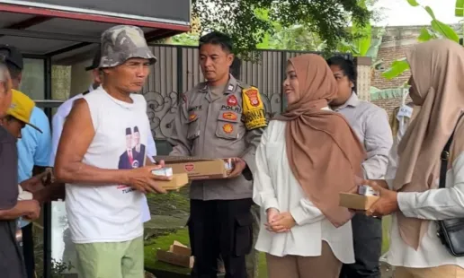 Bhabinkamtibmas Trirenggo Pantau Kegiatan Jumat Berkah Komunitas 79 di Dusun Sragan