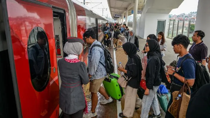 Upaya Penyelamatan Proyek Kereta Cepat dan Wacana Skema Pensiun PNS