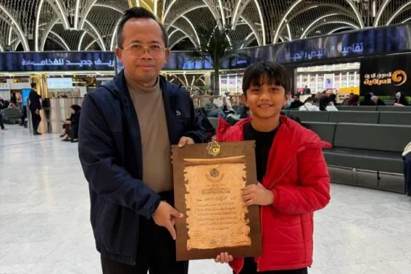 Siswa SD Indonesia, M. Zian Fahrezi, Raih Juara 1 MTQ Internasional di Irak