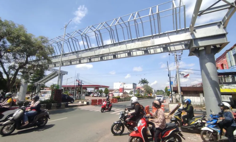 Pemasangan Rangka JPO KM 34 Banjarbaru Sukses Dilaksanakan
