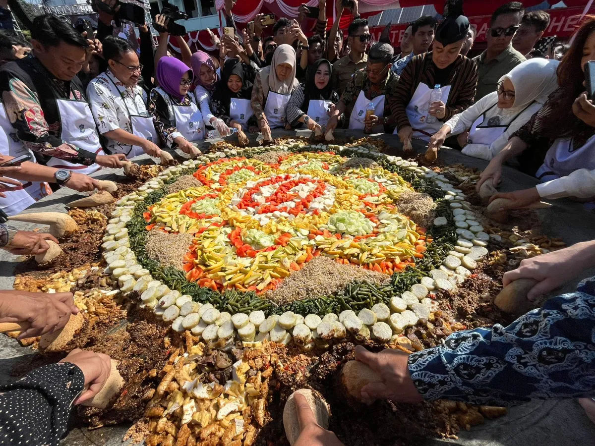 Festival Rujak Uleg dan Surabaya Vaganza Lolos Karisma Event Nusantara 2026