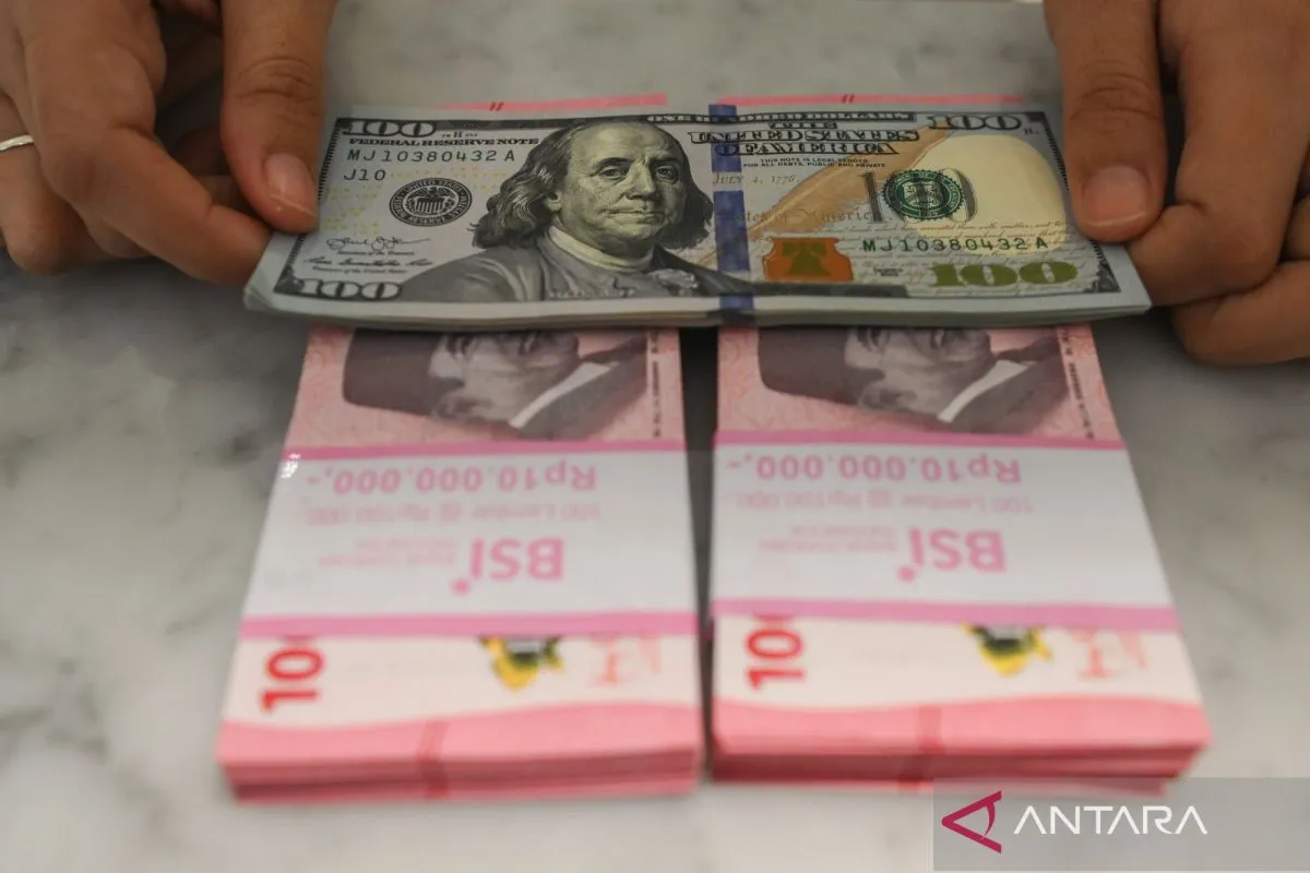 Rupiah Melemah akibat Penguatan Dolar AS dan Revisi Outlook Moody's