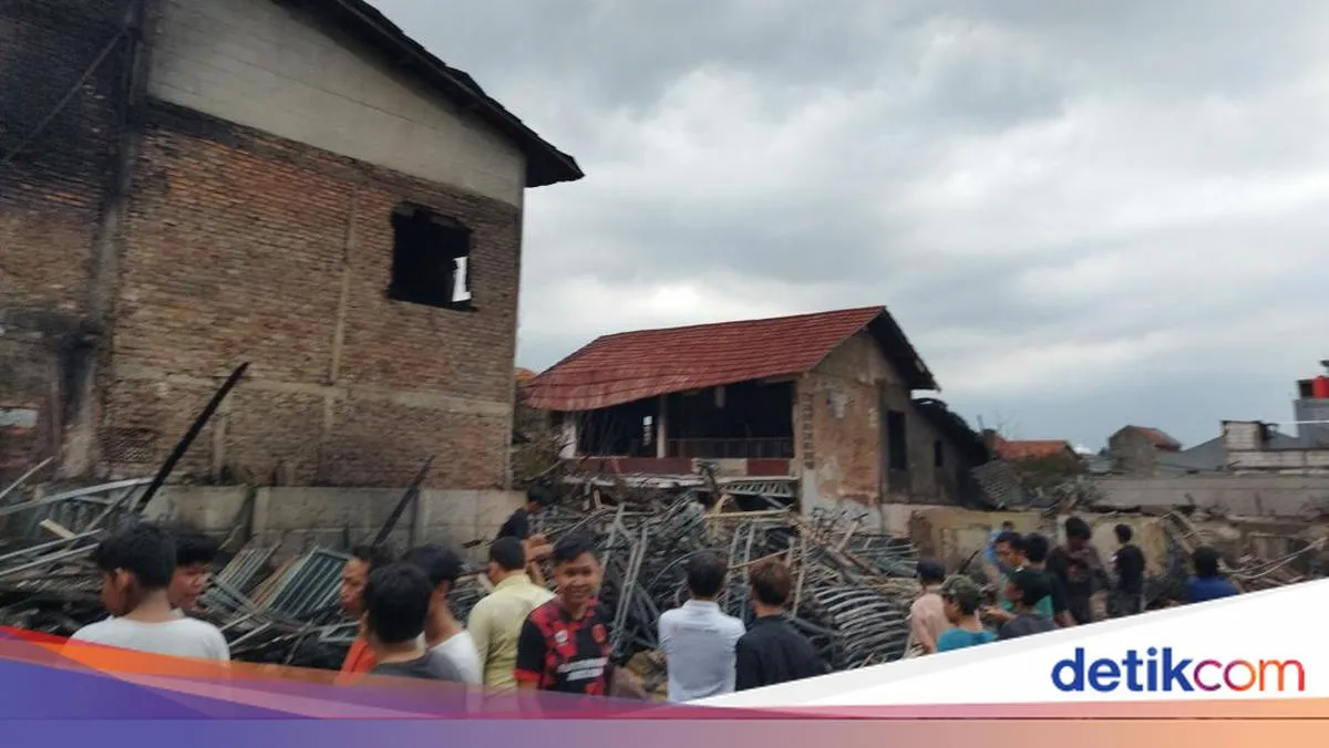 Kebakaran Gudang Dekorasi Pesta di Makasar Jaktim, Kerugian Ditaksir Rp 1,7 Miliar
