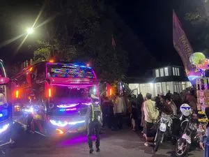 Polres Lumajang Amankan Kedatangan Jamaah Umrah PT Wardah Tour