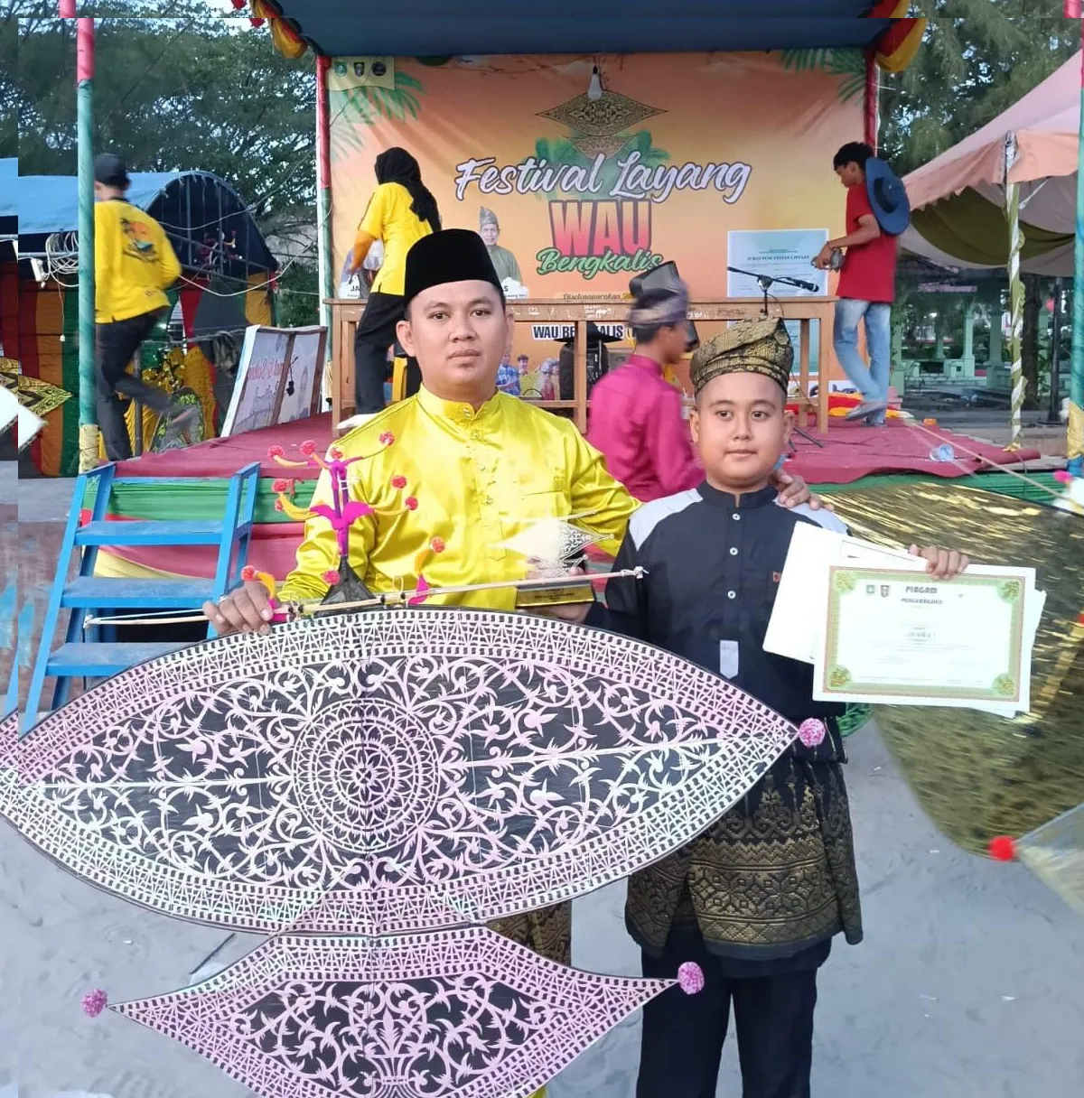 Pelajar SDN 50 Bengkalis Juara Pertama Festival Layang-Layang Wau 2026