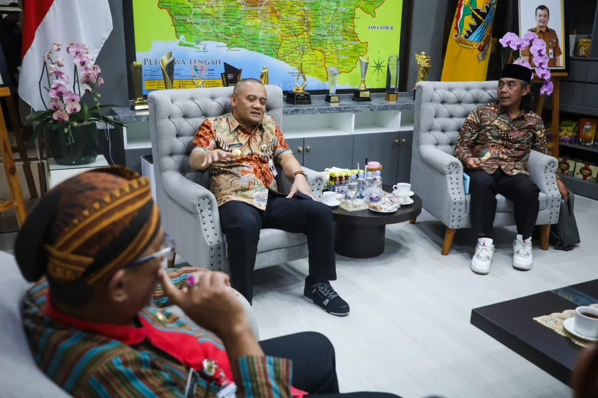 Gubernur Jateng Audiensi dengan Paguyuban Kades Banyumas, Bahas Bankeu, KDMP, dan Relokasi Puskesmas