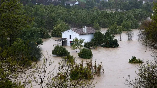 Badai Leonardo Serang Eropa, Picu Banjir dan Kerusakan