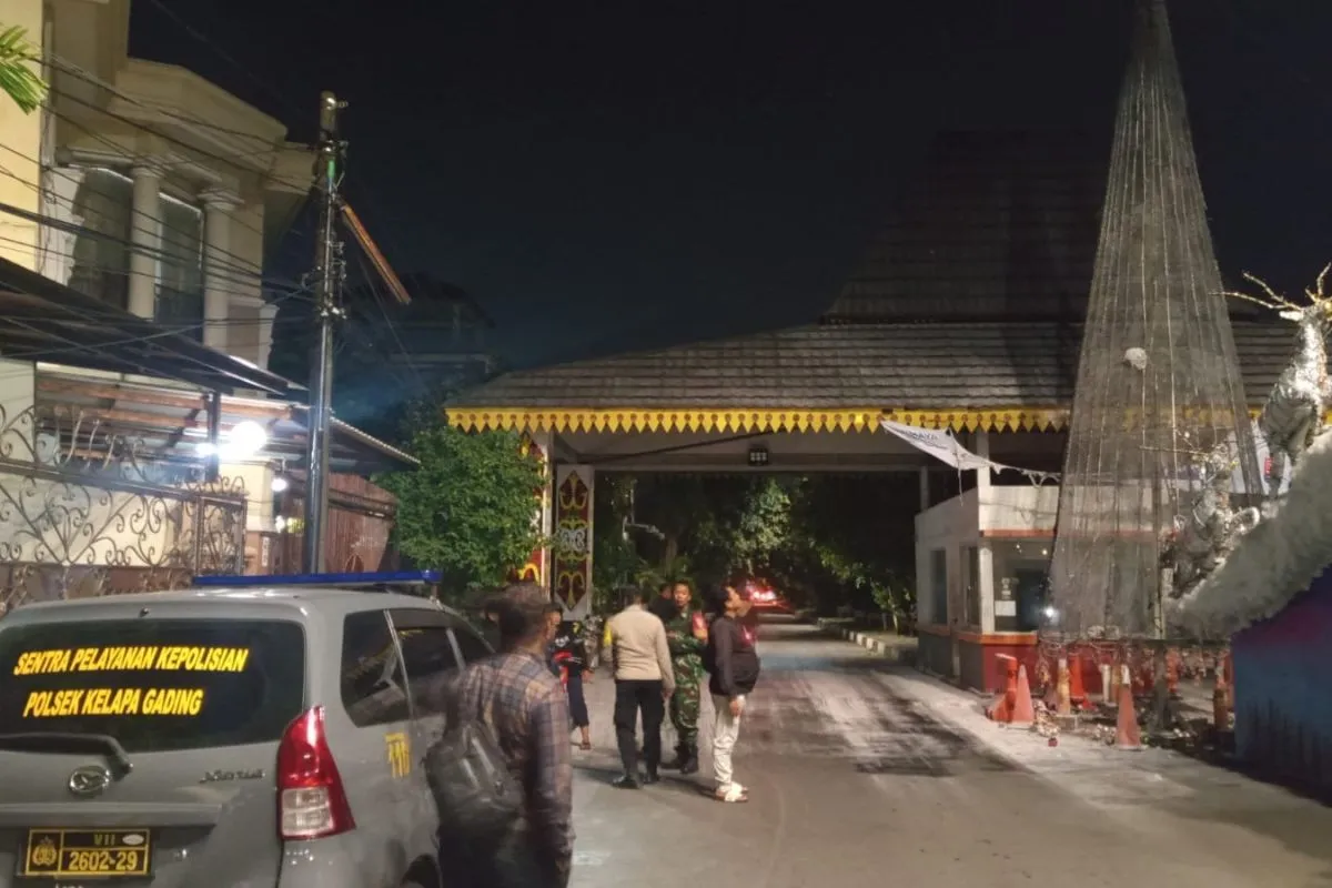 Dekorasi Pohon Natal Warga Kelapa Gading Terbakar Diduga Karena Korsleting Listrik