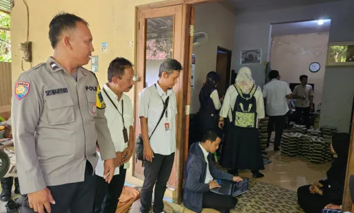 Bhabinkamtibmas Pantau Program Desa Berdaya di Gendeng