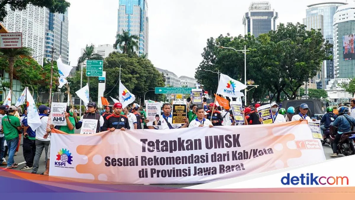 Ribuan Buruh Demo di Jakarta Tuntut Kenaikan UMP dan Keadilan Upah