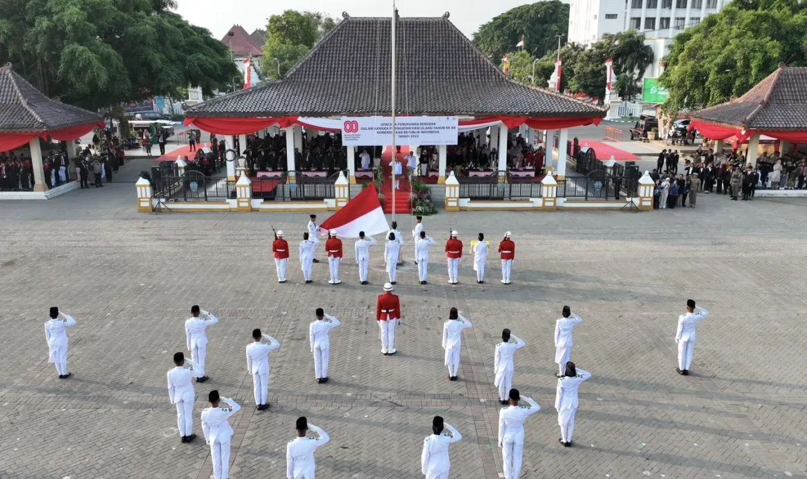 Ponorogo Rayakan HUT ke-80 RI dengan Formasi Paskibraka dan Kolaborasi Reog