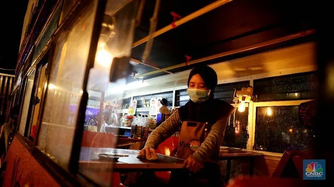 Sektor Hotel dan Kafe Dorong Penurunan Angka Pengangguran di 2025