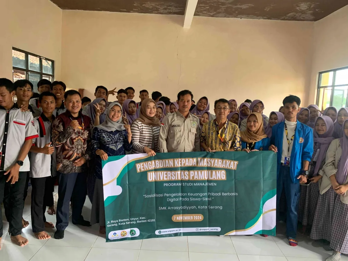 Mahasiswa Unpam Ajar Siswa SMK Arrasyadiyyah Pengelolaan Keuangan Digital