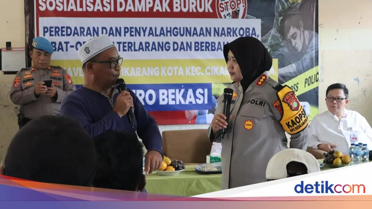 Polres Bekasi Gelar Edukasi Bahaya Narkoba dan Bagikan Sembako di Kampung Kavling