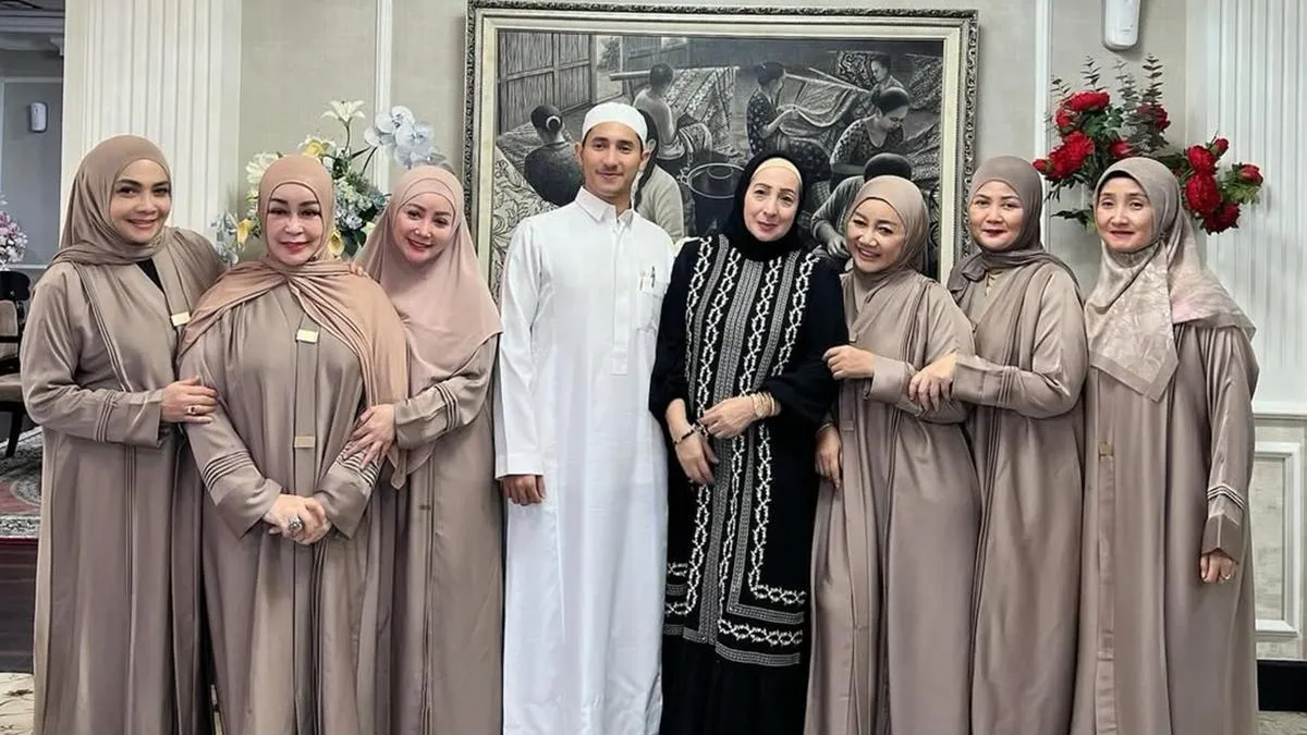 Rieta Amilia dan Artis Kompak Kenakan Gamis Cokelat Rayakan Nisfu Syaban