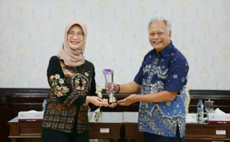 Surabaya Raih PIMTI Awards dengan Keterlibatan Perempuan 62,9% dalam Kepemimpinan