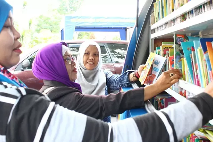 Nada Fitria Ceritakan Pengalaman Lima Tahun Menjadi Petugas Perpustakaan di Surabaya