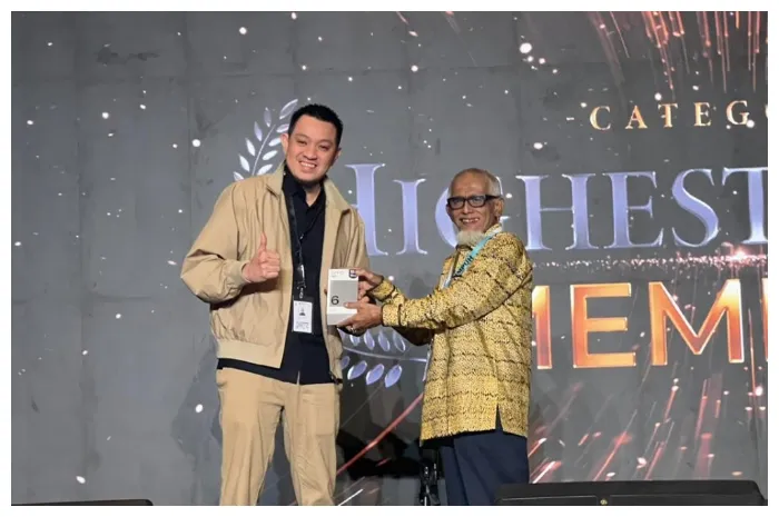 Azam Tour & Travel Raih HIMPUH Awards 2026 untuk Nilai Transaksi Tertinggi