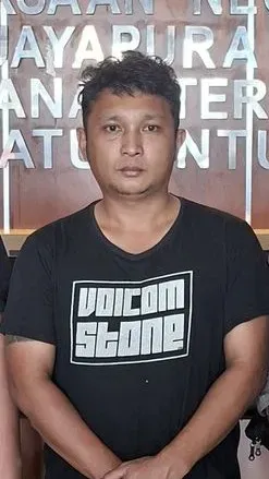 Tim SIRI Kejaksaan Tangkap Buronan Narkotika di Jayapura