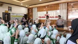 70 Murid TK di Bengalon Kenali Profesi Polisi lewat Program Edukasi di Polsek